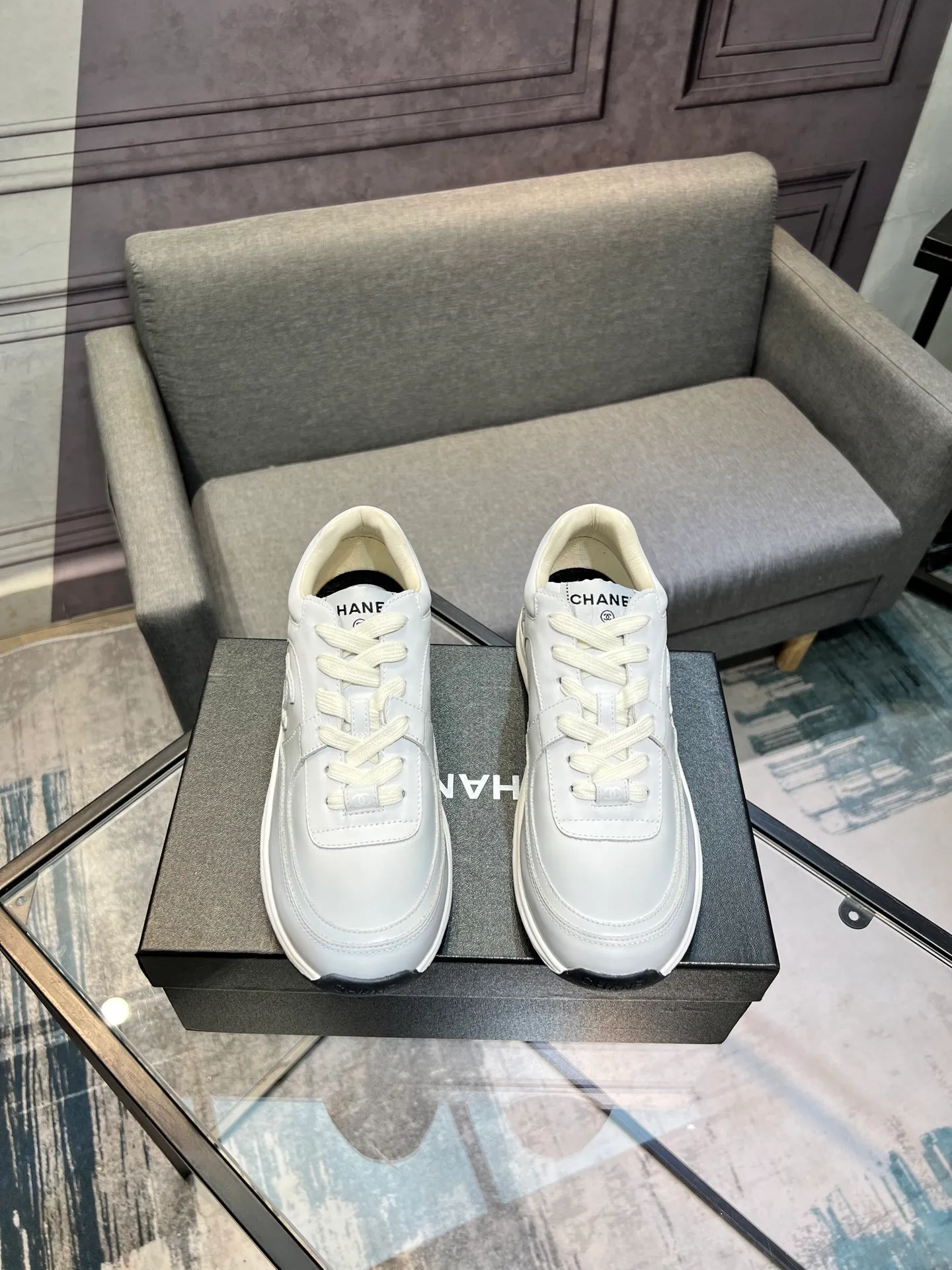 Men's men's shoes 💰660 Exclusive real shot (top version) CHANEL Chanel 2025ss color matching thick-soled casual sports shoes and sneakers. The counter is synchronized. The counter is very popular. A shoe that is very difficult to buy. The most popular thick-soled panda shoes on the Internet. It can be imagined that Xiaoxiang control can't miss it. It has both good looks and comfort. Simple and versatile white shoes. The thick sole increases the height and is super versatile. Close your eyes and wear it. Whoever wears it will look better. Upper: calfskin Lining: imported sheepskin lining Outsole: TPU original outsole Size: 35-44 (customized for women 41 and 40, and 45 for men)